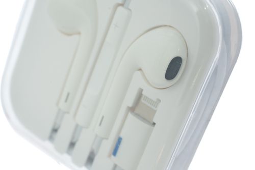 Наушники проводные EURO 1:1 для iPhone 7 Lightning пластиковая коробка белый оптом, в розницу Центр Компаньон фото 2