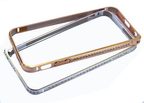 Бампер для iPhone 5 мет НАСЕЧКА стразы золото оптом, в розницу Центр Компаньон